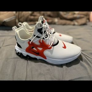 Worn only a few times very good condition!